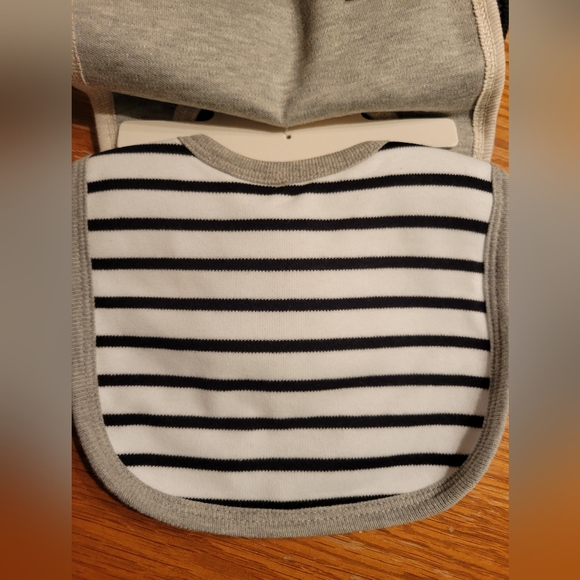 Cloud Island infant/baby bibs - Picture 4 of 11